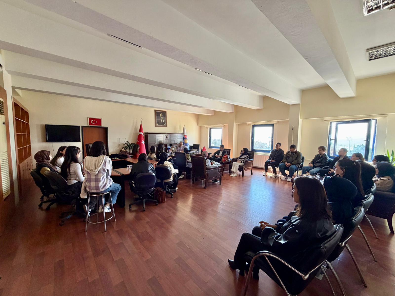 Fakültemiz Öğrenci Temsilcilerinden Dekanımıza Ziyaret